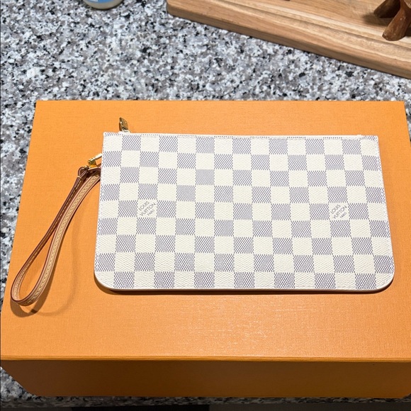 NEW Louis Vuitton Damier Azur Wristlet with Tan Strap - Picture 3 of 8